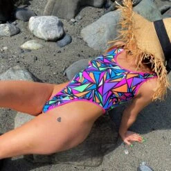 Exclusive Swimsuit - Kaleidoskop Pink 7 Exclusive Swimsuit - Kaleidoskop Pink -Aufreizende Bademode Exclusive Swimsuit Kaleidoskop 03 1280x1280